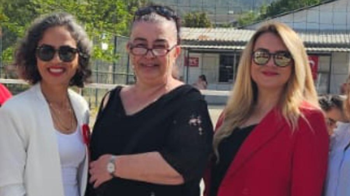 Okulumuzda 11 yıldır görev yapan İngilizce Öğretmeni Meltem OKTAY  emekli olmuştur.